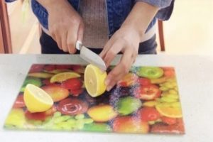 Стеклянная разделочная доска