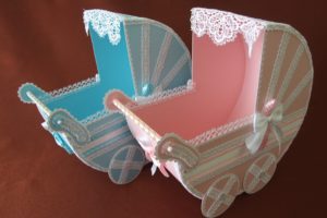 Игрушечная коляска в презент