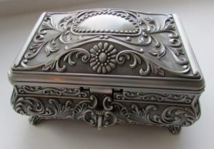 Стальная шкатулка в презент 