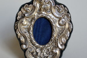 Серебряная фоторамка в подарок Серебряная фоторамка в подарок