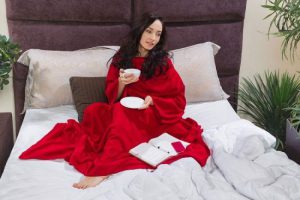 Плед с рукавами в презент