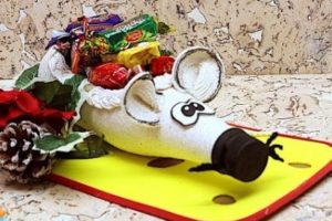 Поделка мыши из бутылки
