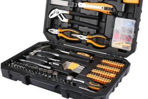 Набор инструментов в чемодане