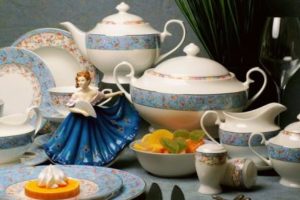 Большой кухонный сервиз